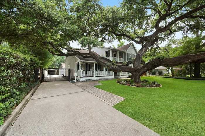 photo 2: 834 W 43rd Street, Houston TX 77018