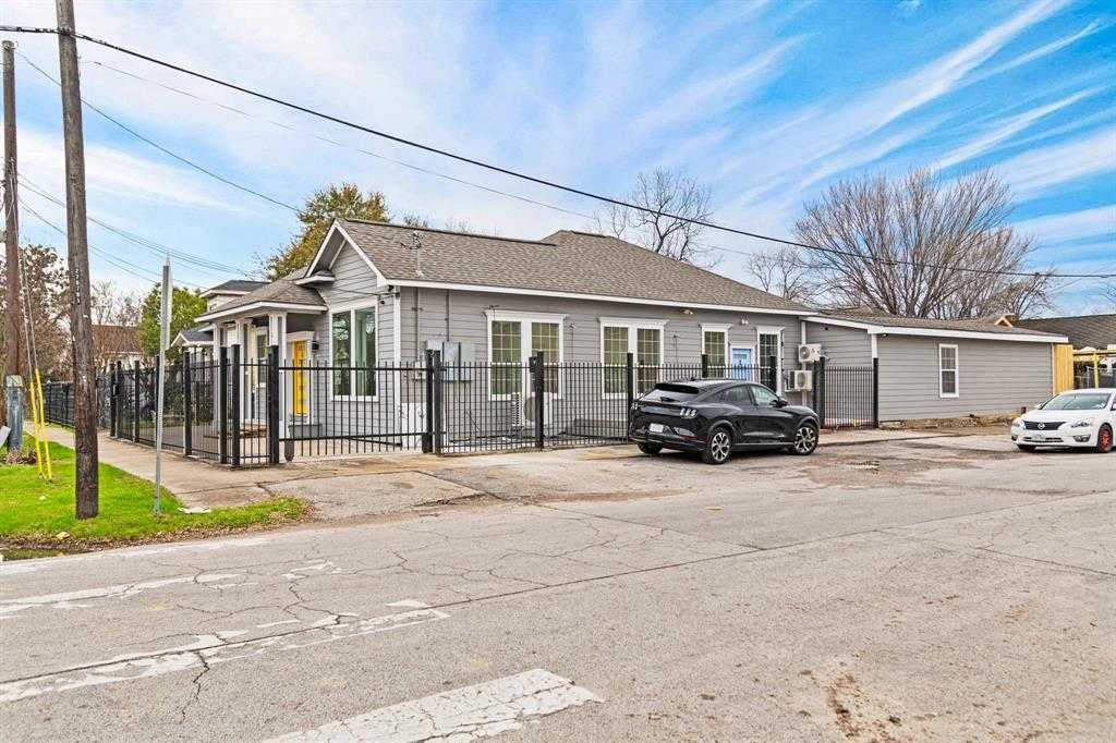 photo 2: 2121 Common Street, Houston TX 77009