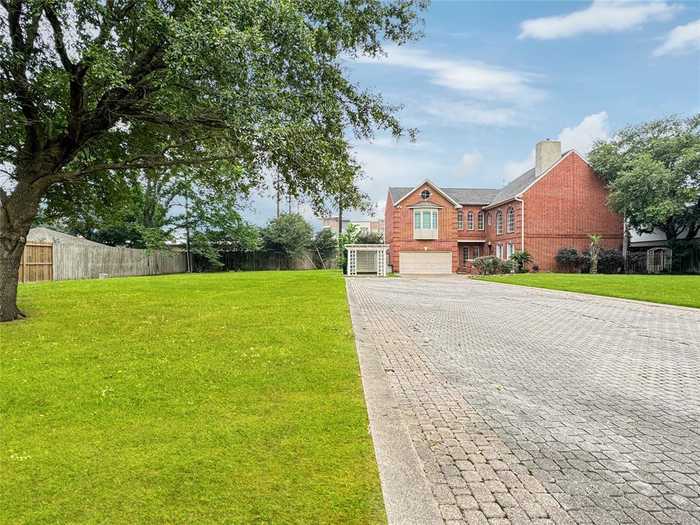 photo 2: 941 Wycliffe Drive, Houston TX 77079