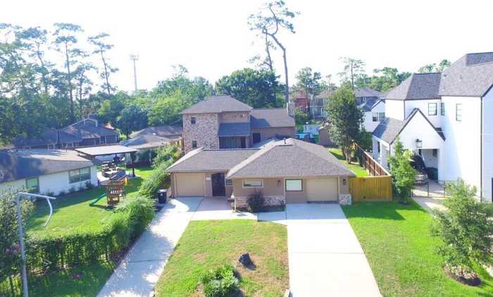 photo 1: 1135 Wynnwood Lane, Houston TX 77008