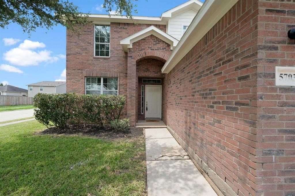 photo 2: 5703 Park Village Drive, Houston TX 77048