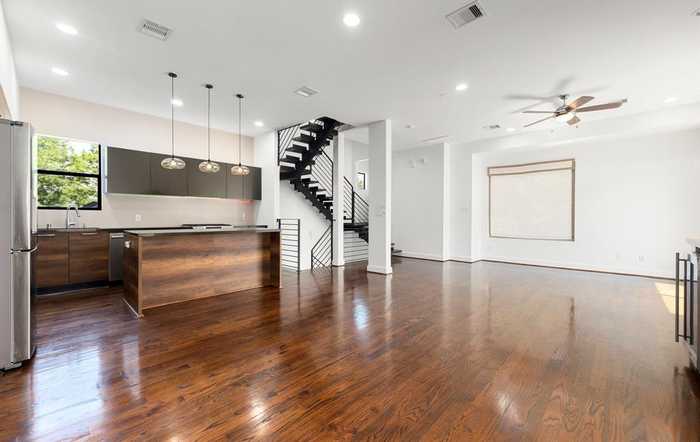 photo 2: 1009 Ruthven Street Unit B, Houston TX 77019