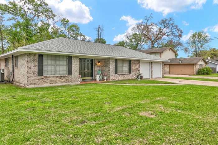 photo 2: 355 Littlejohn Drive, Beaumont TX 77707