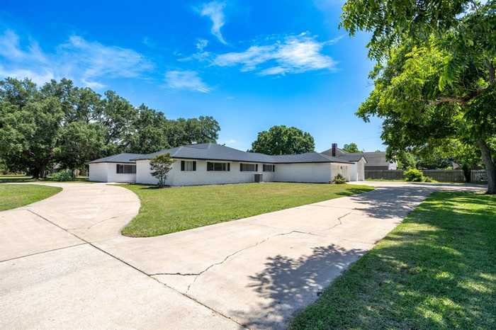 photo 1: 1622 Kelving Way, Wharton TX 77488