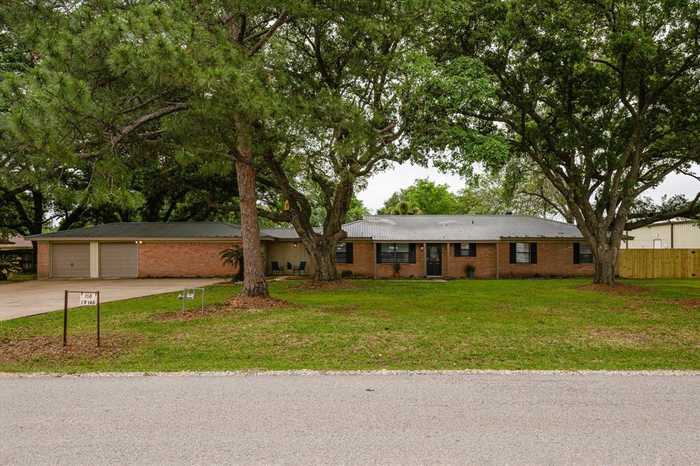 photo 2: 150 County Road 146, Alvin TX 77511