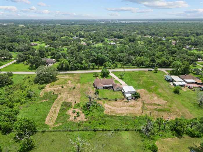 photo 29: 124 Country Road, Angleton TX 77515