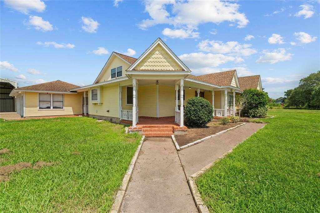 photo 3: 124 Country Road, Angleton TX 77515