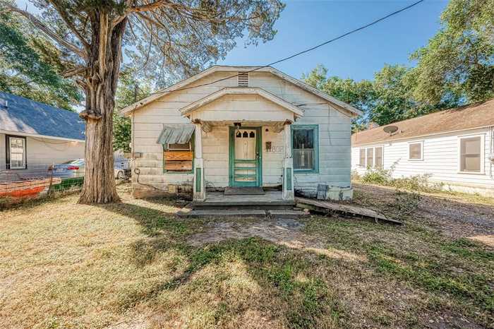 photo 1: 808 Hayden Street, El Campo TX 77437