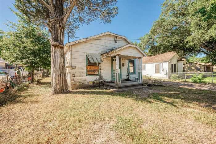 photo 2: 808 Hayden Street, El Campo TX 77437