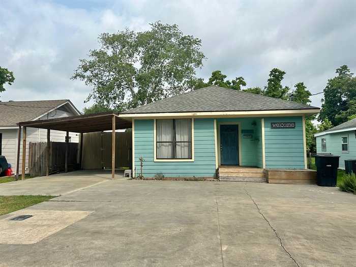 photo 1: 2216 Avenue B, Nederland TX 77627