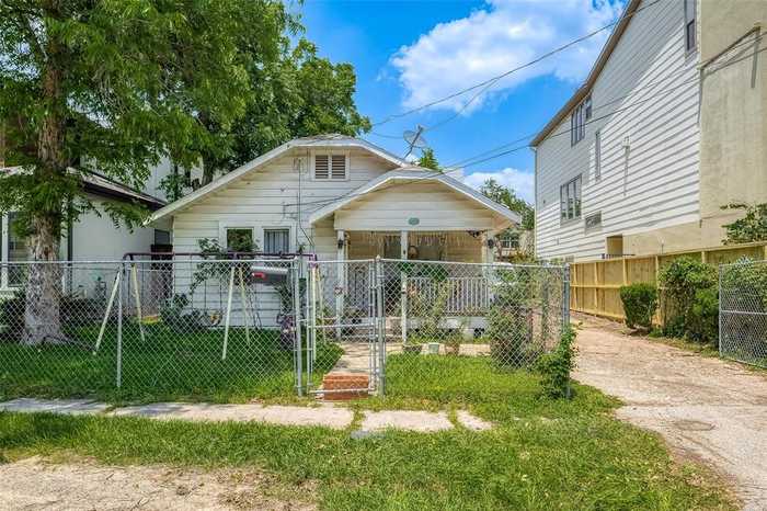 photo 1: 6020 Truro Street, Houston TX 77007