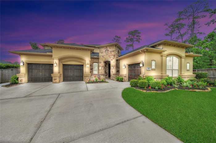 photo 1: 219 Fox Squirrel Court, Pinehurst TX 77362