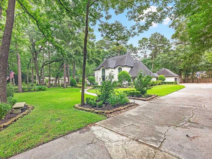 photo 2: 2910 Royal Circle Drive, Houston TX 77339