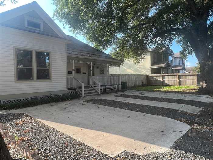 photo 1: 514 Vincent Street, Houston TX 77009