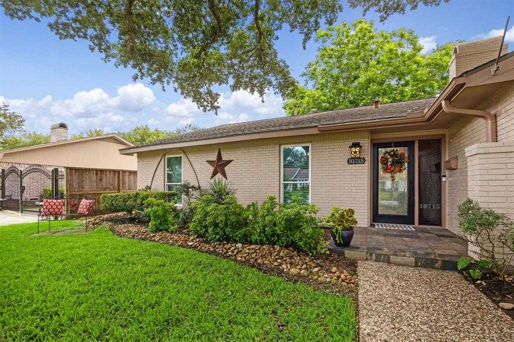 photo 3: 10715 Cedar Creek Drive, Houston TX 77042