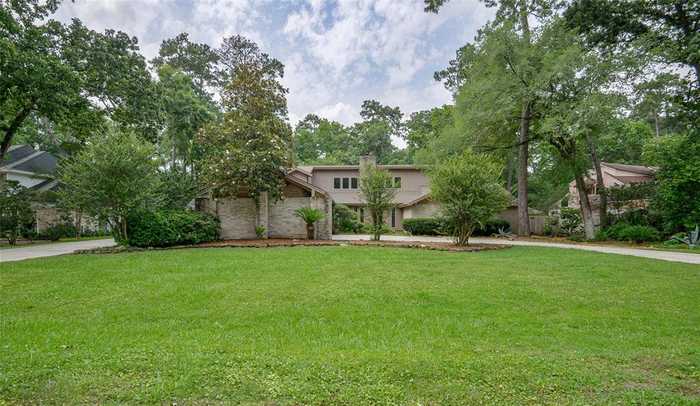 photo 2: 2807 Woods Estates Drive, Houston TX 77339