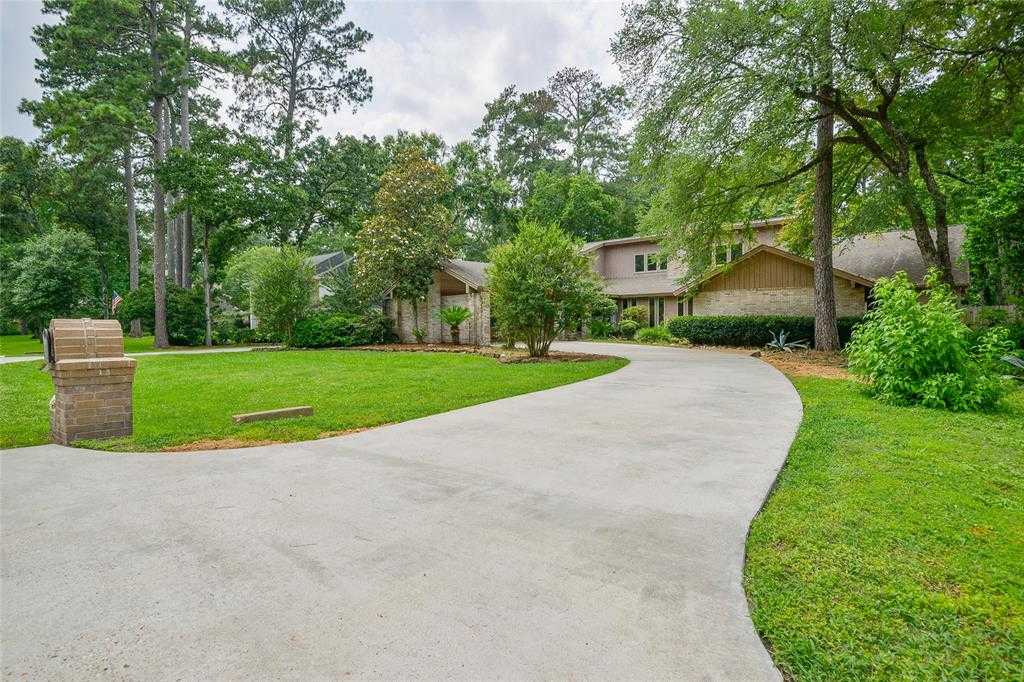 photo 3: 2807 Woods Estates Drive, Houston TX 77339