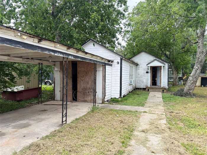 photo 1: 108 E 6th Street, El Campo TX 77437