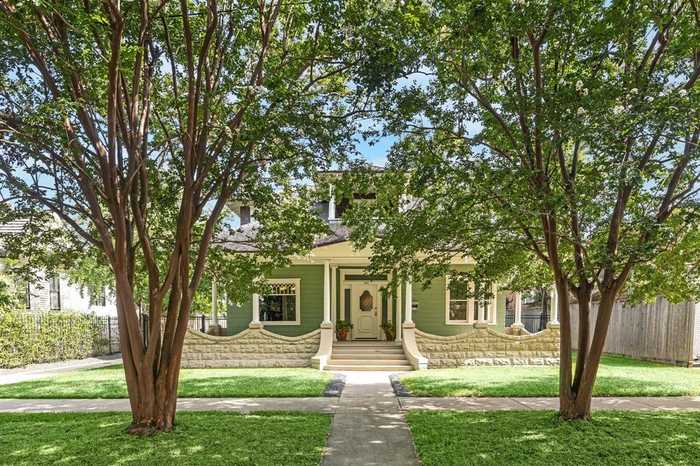 photo 2: 303 Hawthorne Street, Houston TX 77006