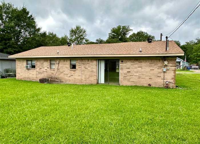 photo 2: 880 N 3rd Street, Silsbee TX 77656