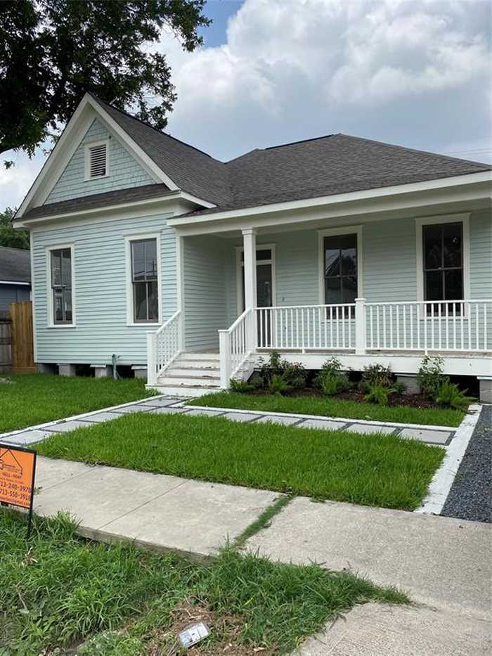 photo 2: 2208 Gano Street, Houston TX 77009