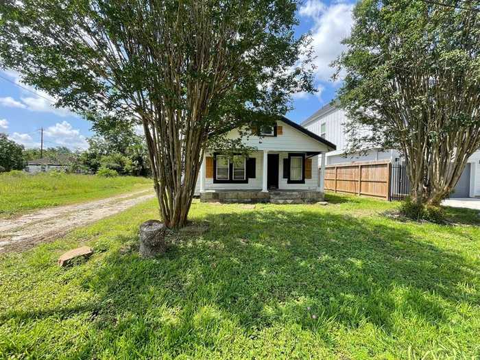 photo 1: 4110 Buck Street, Houston TX 77020