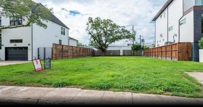 photo 2: 3851 Tartan Lane, Houston TX 77025