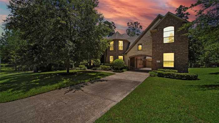 photo 2: 1904 Cliff Manor Drive, Conroe TX 77304