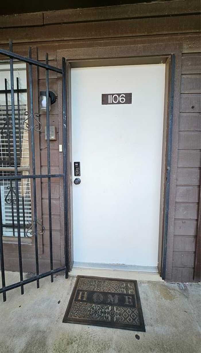 photo 1: 6633 W Airport Boulevard Unit 1106, Houston TX 77035