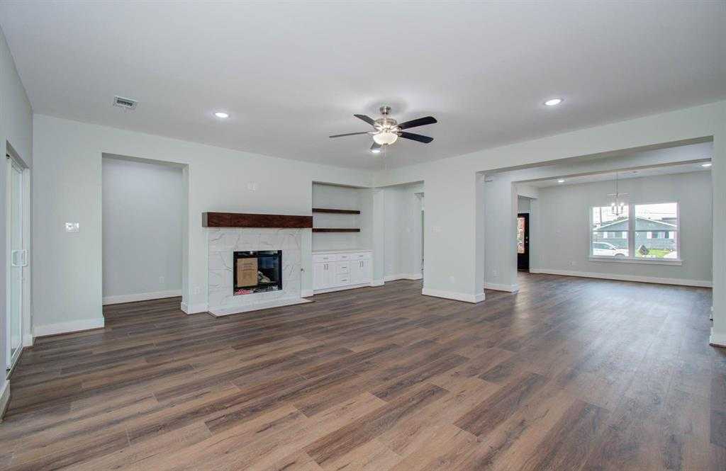 photo 3: 303 Kalmer Street, Pasadena TX 77502