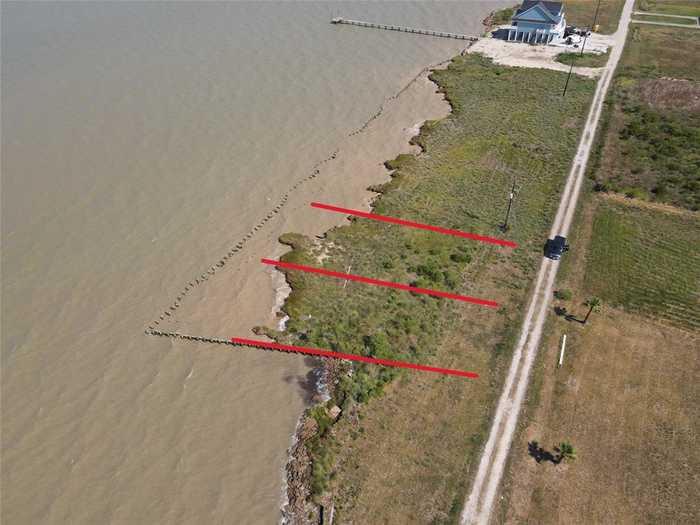 photo 2: 5 Bayou Avenue, Smith Point TX 77514