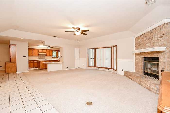 photo 2: 406 Hidden Creek Circle, Sealy TX 77474