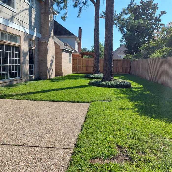 photo 2: 5523 Fragrant Cloud Court, Houston TX 77041