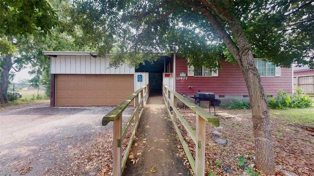 photo 2: 10907 Martindale Road, Houston TX 77048