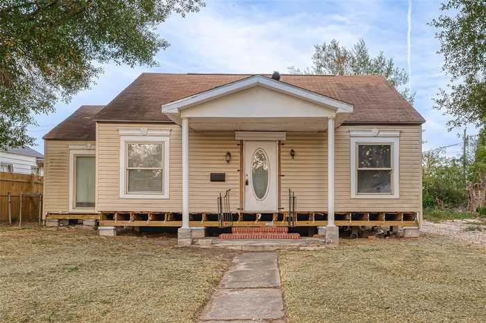 photo 2: 1210 17th Street, Orange TX 77630