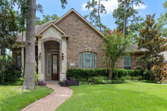 photo 2: 10035 Valley Forge Drive, Houston TX 77042