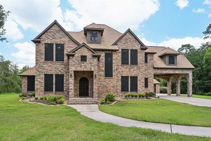 photo 1: 7226 Timberwilde Drive, Alvin TX 77511