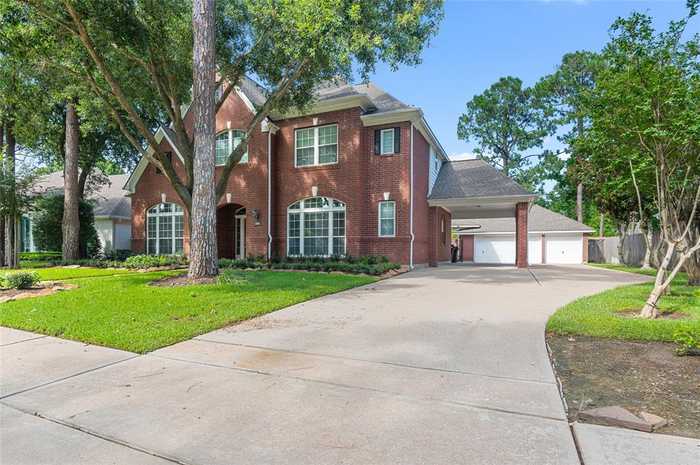 photo 2: 3906 Emerald Falls Drive, Houston TX 77059