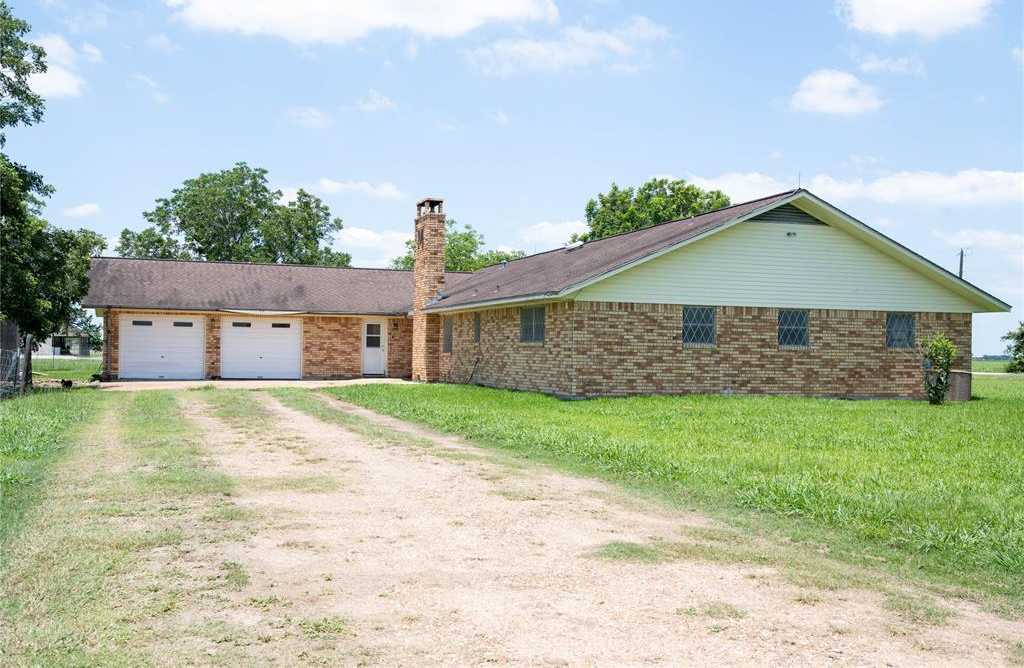 photo 2: 552 County Road 315, Louise TX 77455