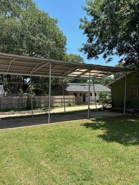 photo 3: 706 Avenue I, El Campo TX 77437