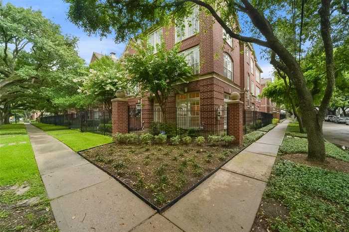 photo 1: 214 Bremond Street, Houston TX 77006