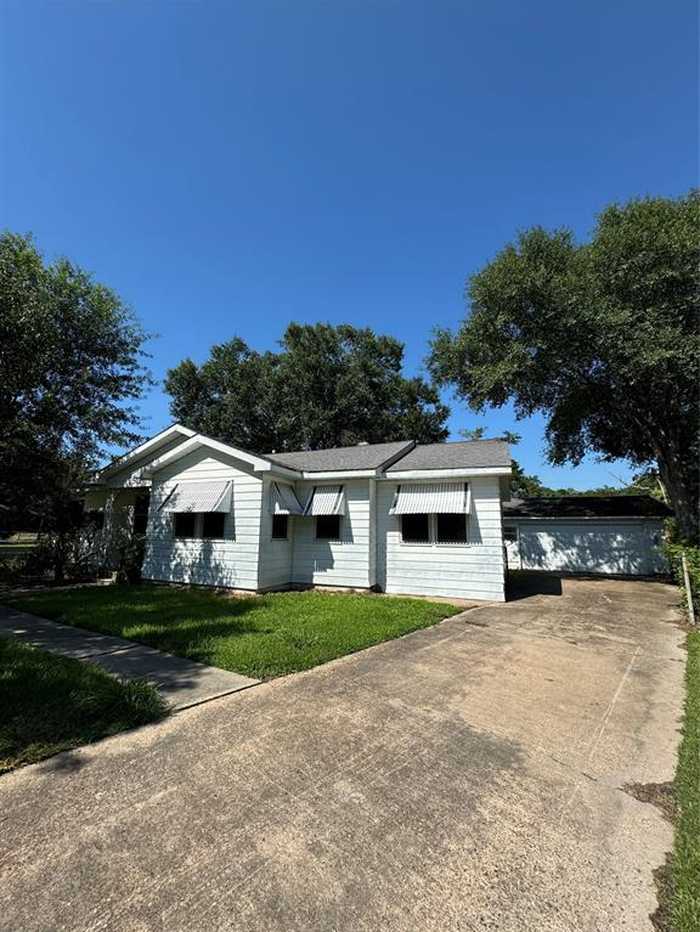 photo 1: 407 Pampa Street, Orange TX 77630