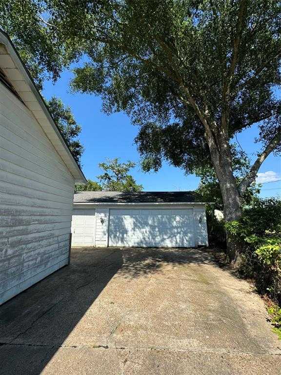 photo 3: 407 Pampa Street, Orange TX 77630