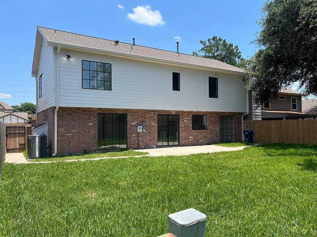 photo 3: 1451 Plumwood Drive, Houston TX 77014