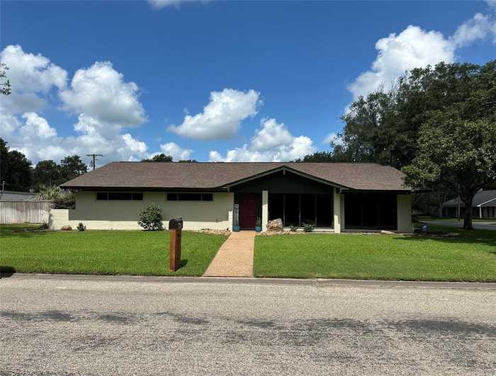 photo 1: 2509 Hutchins Lane, El Campo TX 77437