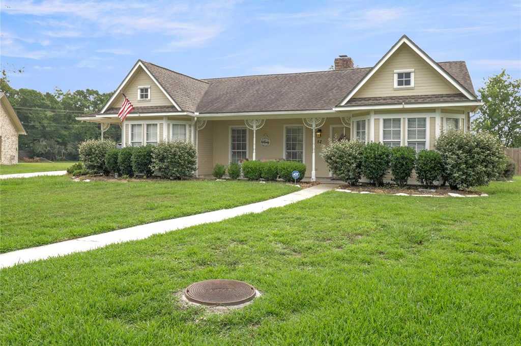 photo 3: 52 Colony Square, Angleton TX 77515