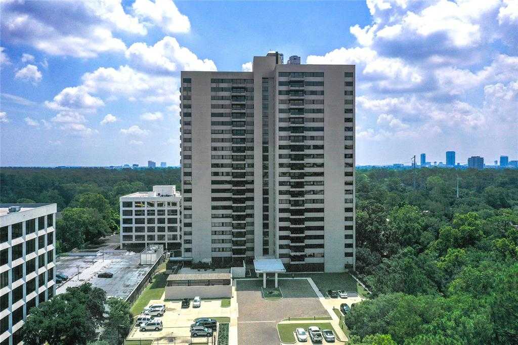 photo 1: 49 Briar Hollow Lane Unit 305, Houston TX 77027