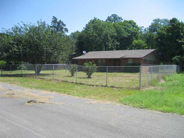 photo 1: 412 Selkirk Street, Grapeland TX 75844