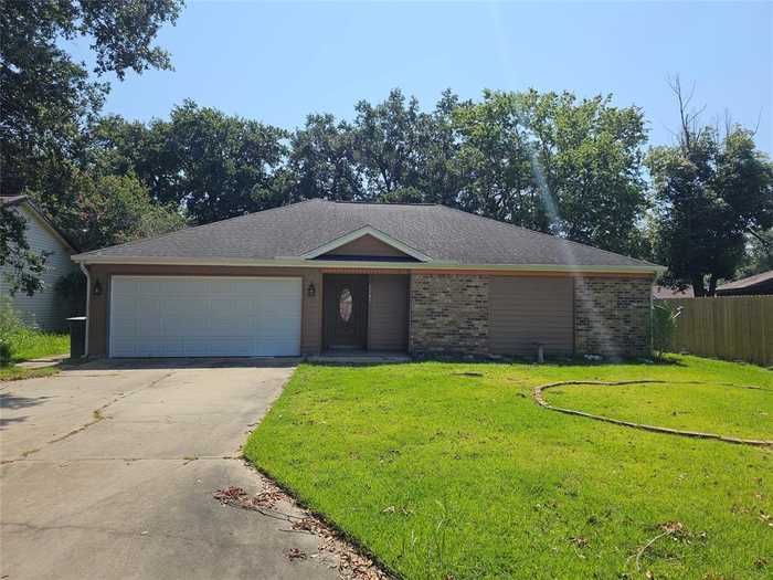 photo 2: 2985 Willow Place, Beaumont TX 77707