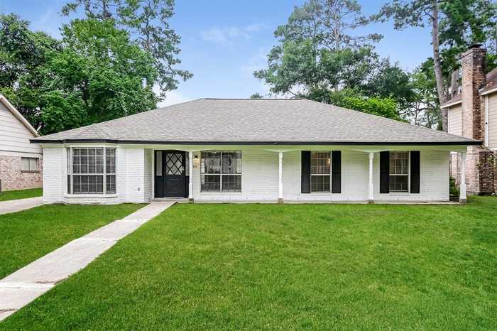 photo 1: 810 Maranon Lane, Houston TX 77090